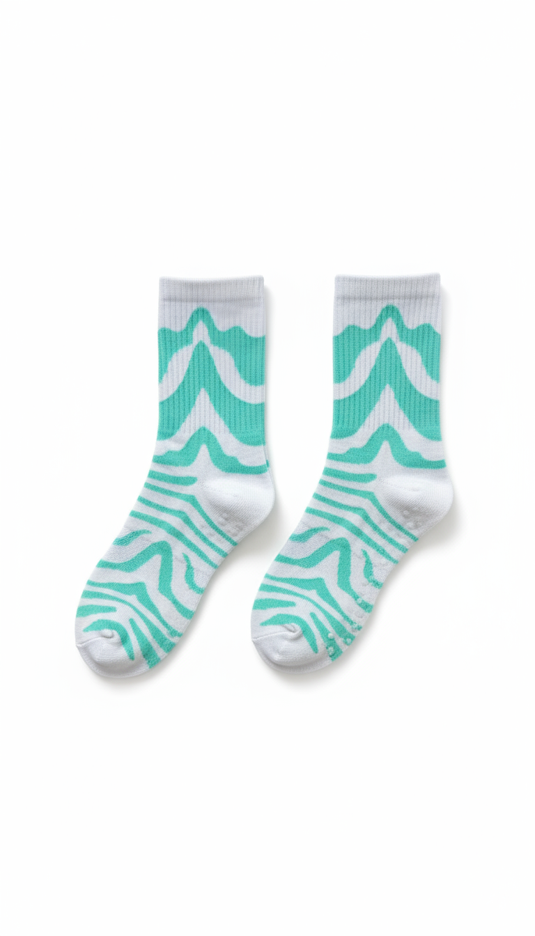 Calceta antideslizante de animal print blanco con menta.