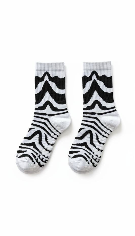 Calceta antideslizante de animal print blanca con negro