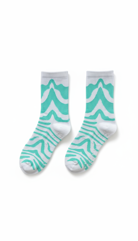 Calceta antideslizante de animal print blanco con menta.